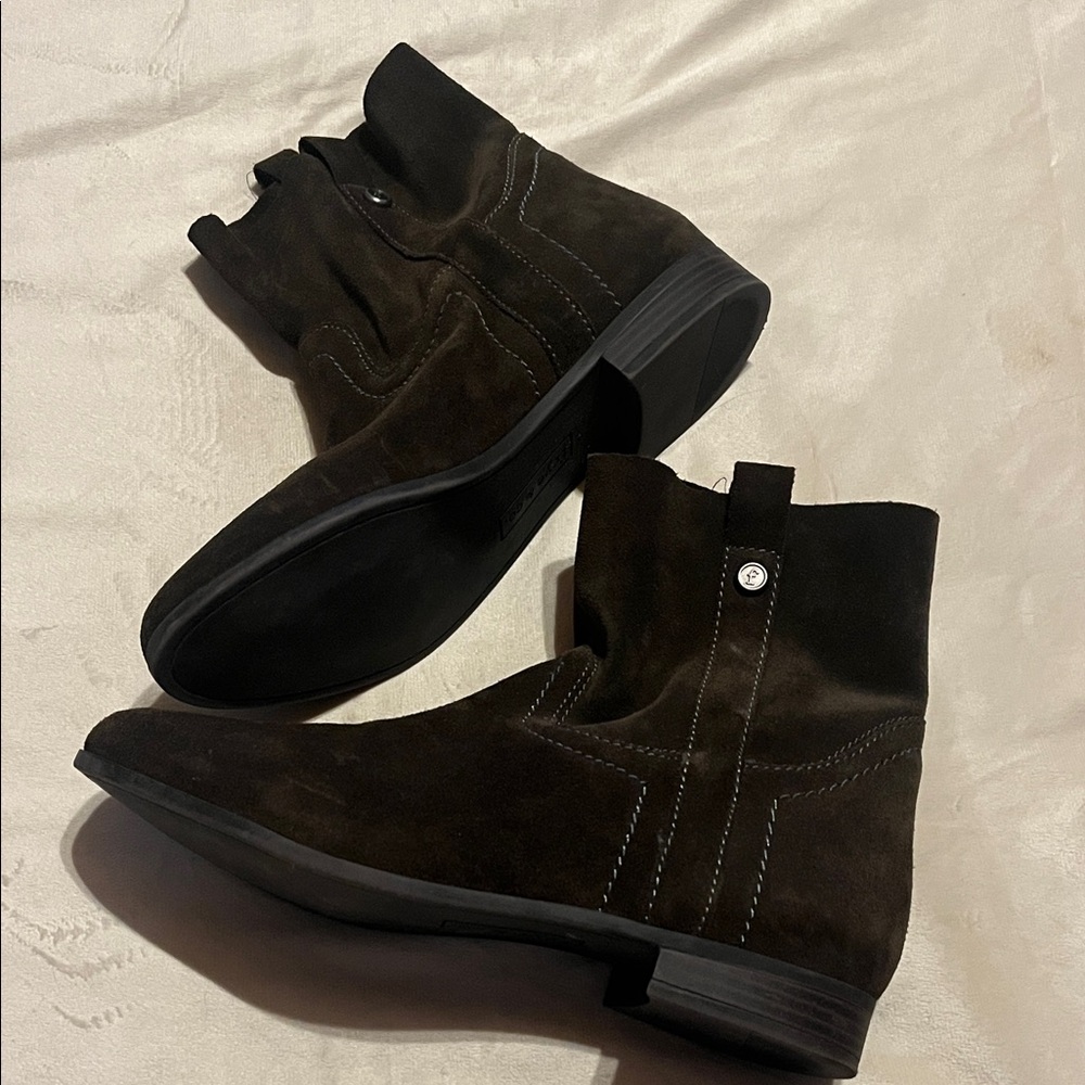 FRYE AND CO. Dark Brown Suede Ankle Boots